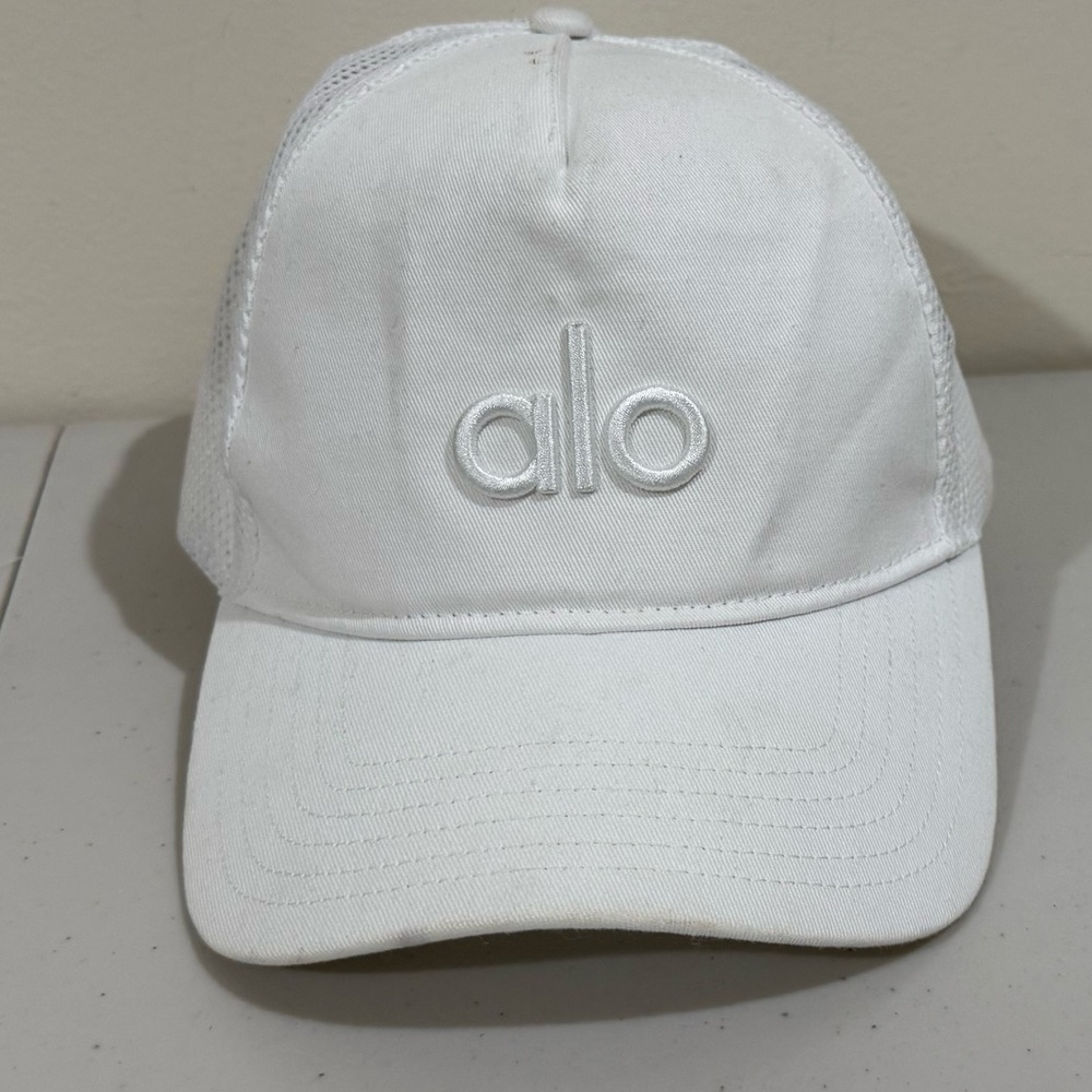 ALO Yoga White Cap - Picture 4 of 9